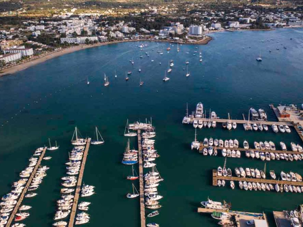 Serviço de manutenção periódica em marinas